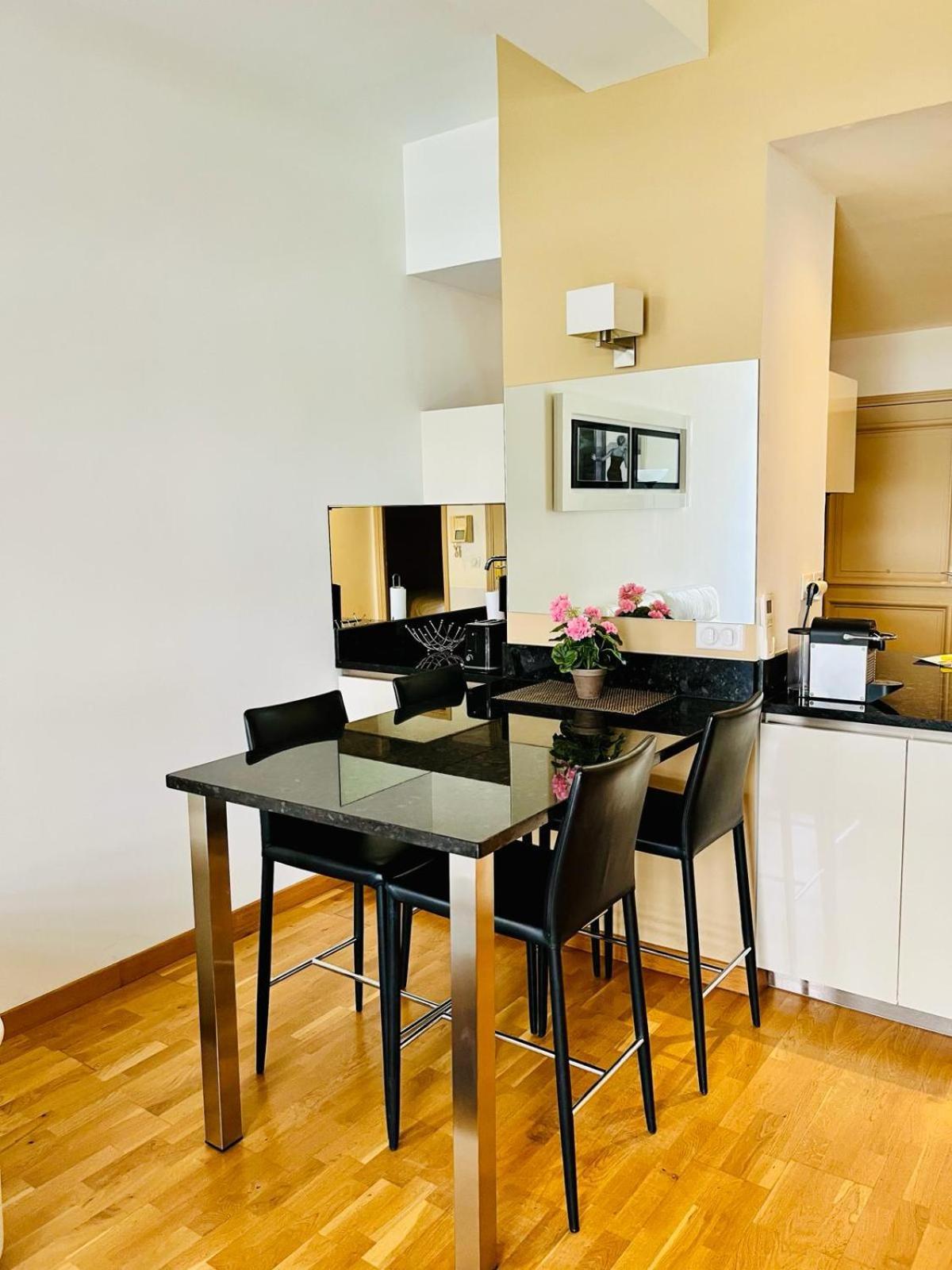 칸느 Golden Triangle 2Br/2Ba 아파트 외부 사진