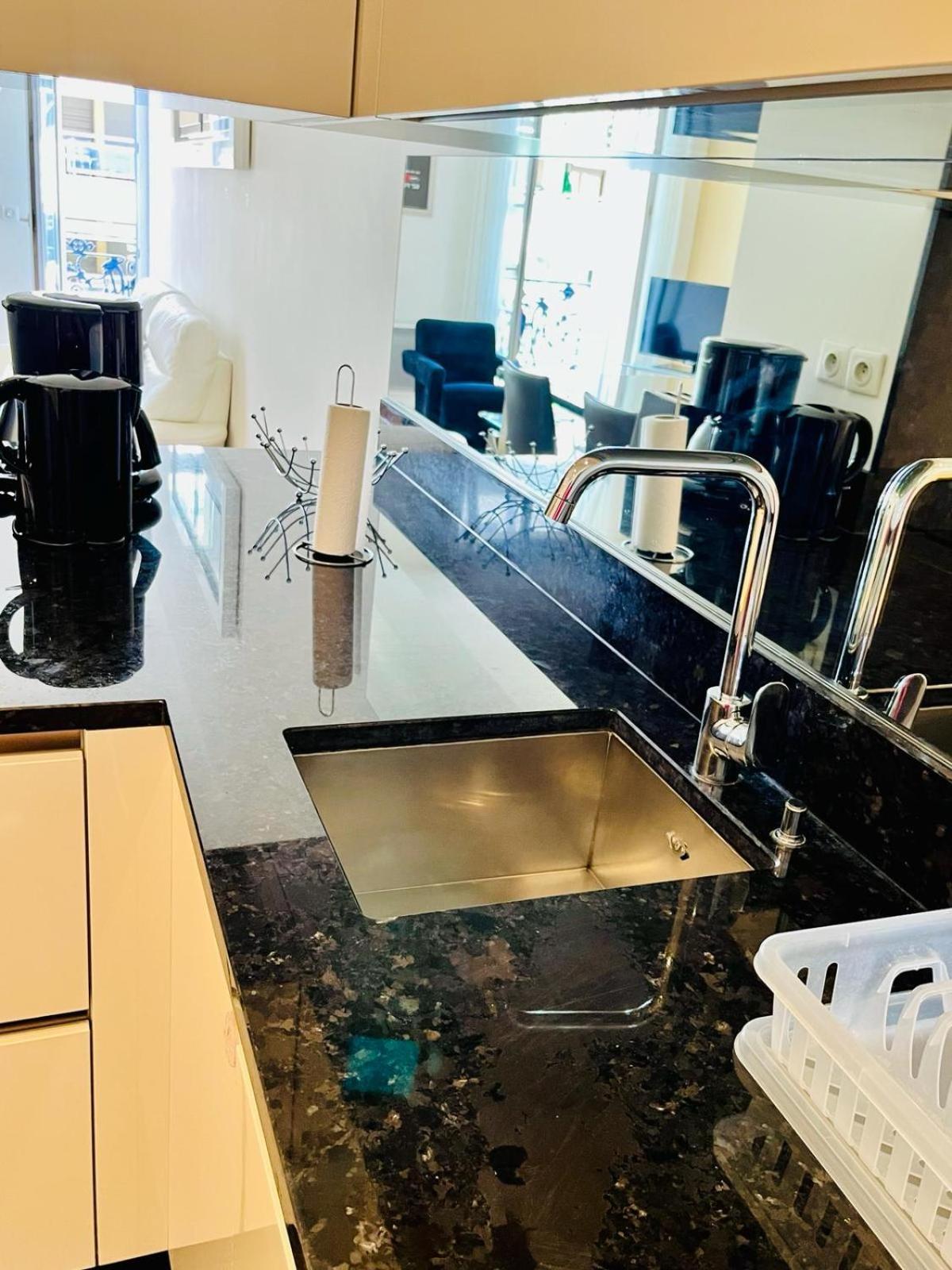 칸느 Golden Triangle 2Br/2Ba 아파트 외부 사진