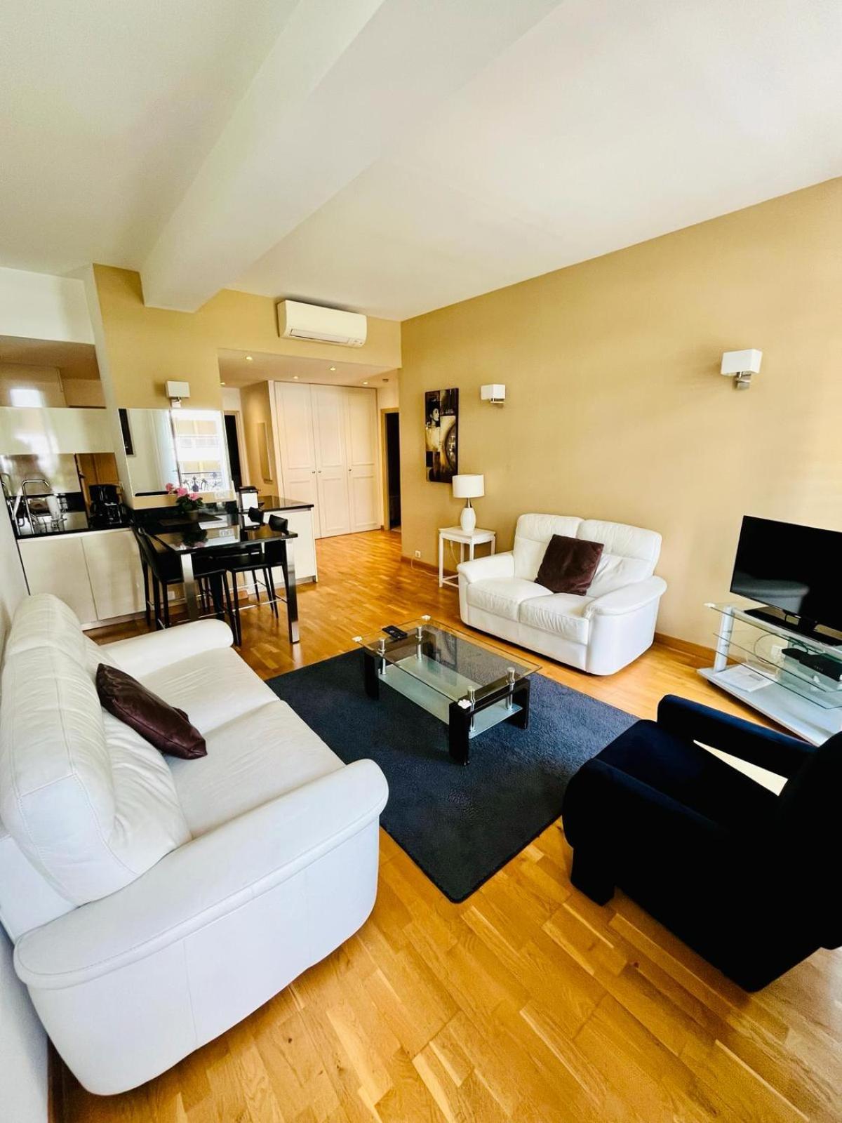 칸느 Golden Triangle 2Br/2Ba 아파트 외부 사진