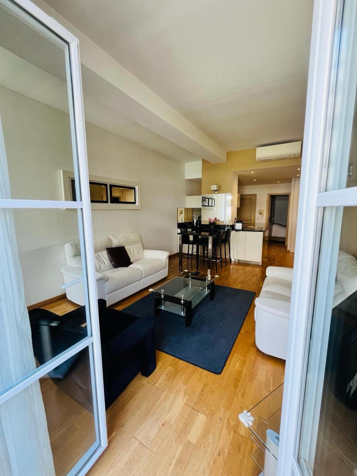 칸느 Golden Triangle 2Br/2Ba 아파트 외부 사진