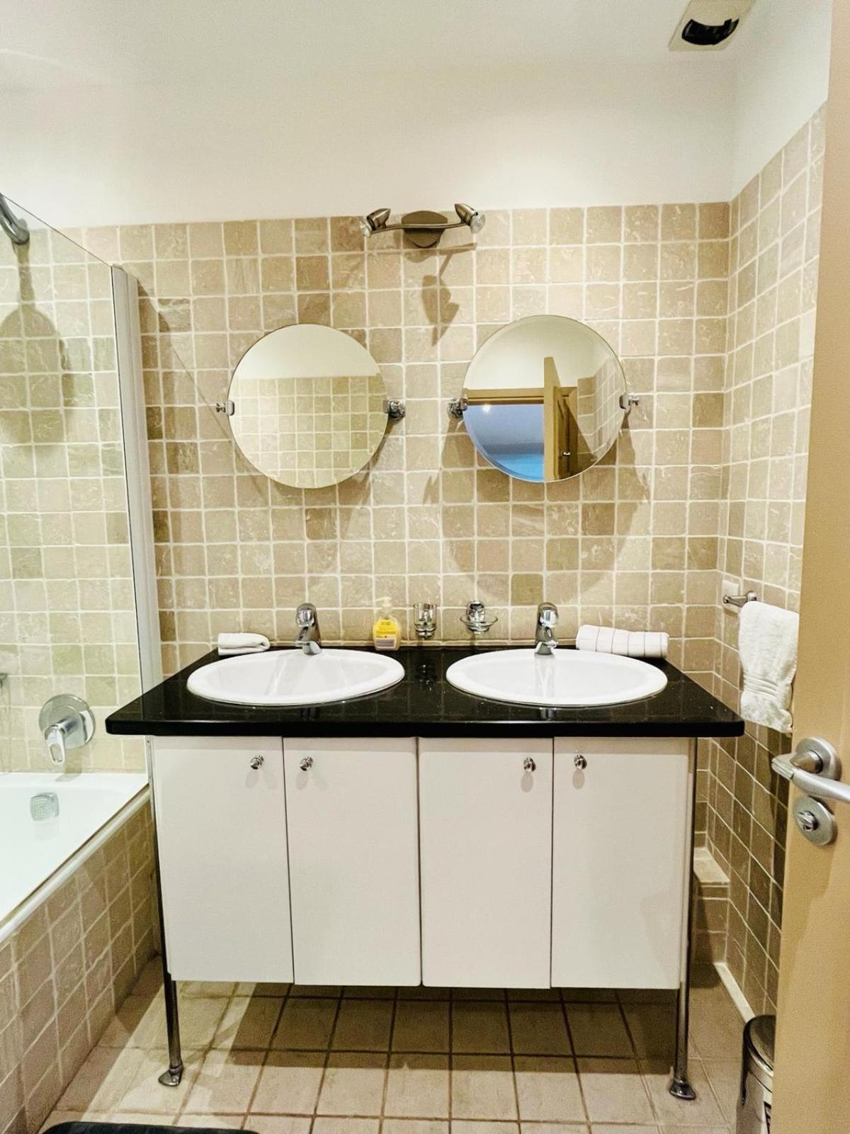 칸느 Golden Triangle 2Br/2Ba 아파트 외부 사진